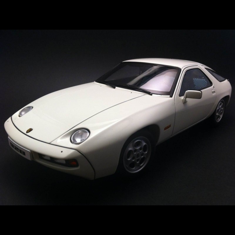 Porsche 928 1980 white 1/18 Autoart 77902