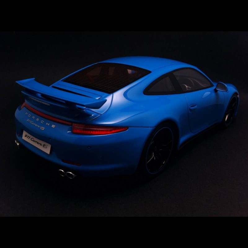 Maisto 1:18 Scale Diecast Model Of A Dark Blue Porsche 911 Carrera 4S Cabriolet #232228