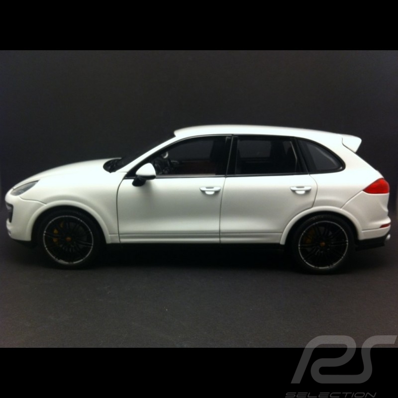 Porsche Cayenne Turbo S III 2016 weiß 1/18 Minichamps 113064001