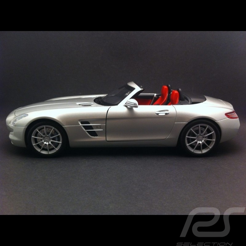 Mercedes SLS AMG Roadster silbergrau 1/18 Minichamps B66960078