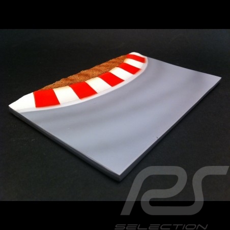 Diorama Dekor Rennstrecke Kurve mit rot und weiß Vibrator 1/43