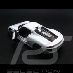 Porsche 918 Spyder white pull  back toy Welly MAP01026016