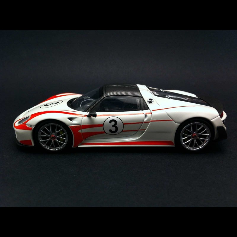 Porsche 918 Spyder Pack Weissach white / red 1/43 Minichamps 410062131