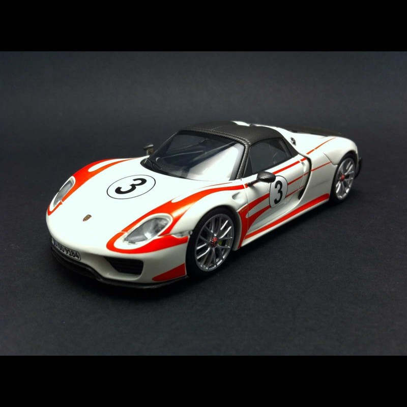 Porsche 918 Spyder Pack Weissach white / red 1/43 Minichamps 410062131