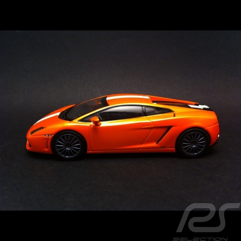 Porsche 997 Carrera grise 1/43 Minichamps WAP02011415
