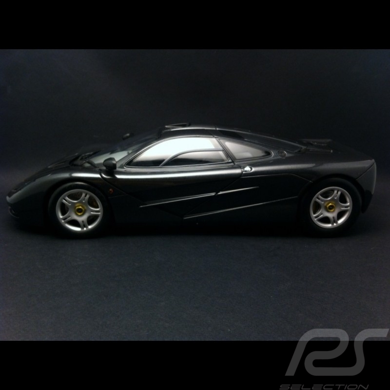Mc Laren F1 Road car 1990 metallic schwarz 1/18 Minichamps 530133420