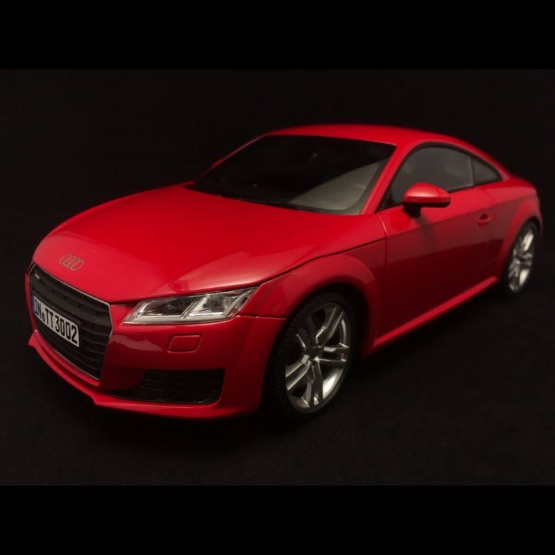 Audi TT ミニカー 赤　箱入り　1/18 MINICHAMPS Audi TT coupé Mk III Tango red 1/18 Minichamps 5011400425