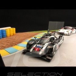 Diorama Dekor Rennstrecke Kurve mit gelb und blau Vibrator 1/43