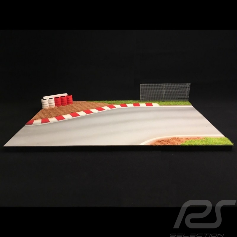 Track decor diorama curve with wire yellow and blue tyres and vibrator 1/43