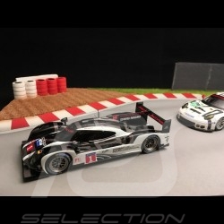 Track decor diorama curve with wire yellow and blue tyres and vibrator 1/43