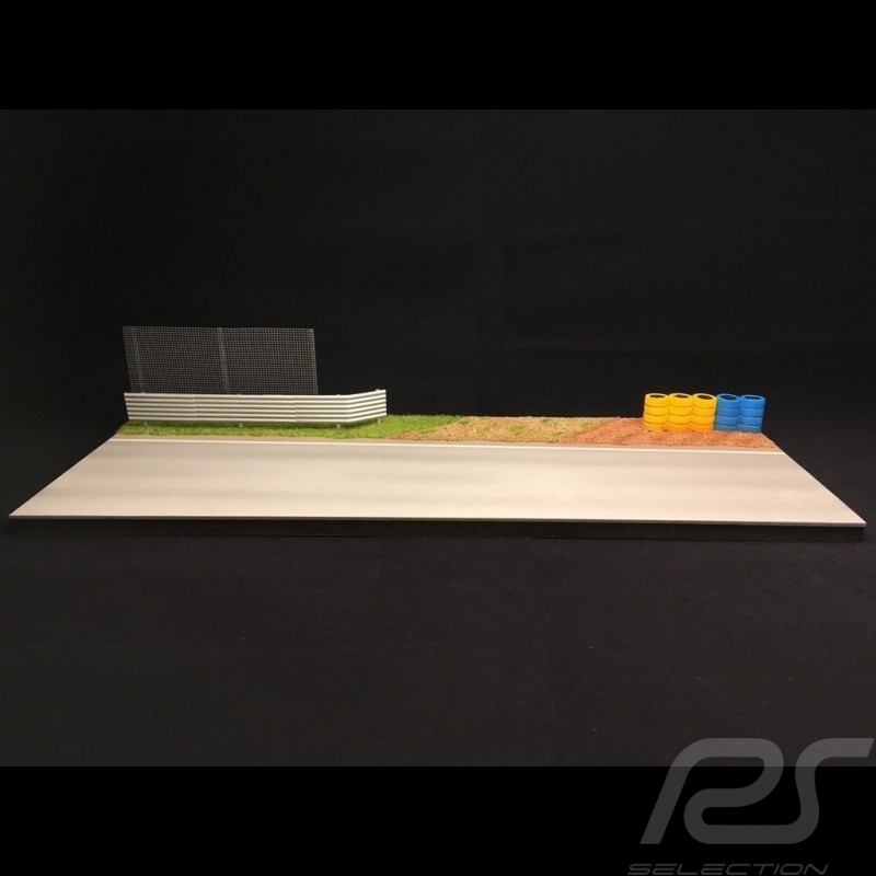 Piste track decor dekor diorama ligne droite straight gerade grillage grille wire pneus tyres reifen jaune yellow gelb 1/43