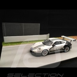 Track decor diorama curve with wire yellow and blue tyres and vibrator 1/43