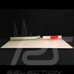 Diorama Dekor Rennstrecke Gerade mit Bäume, rot und weiß Reifen und Vibrator 1/43