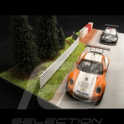 Diorama Dekor Rennstrecke Gerade mit Bäume, rot und weiß Reifen und Vibrator 1/43