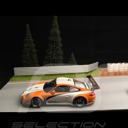 Diorama Dekor Rennstrecke Gerade mit Bäume, rot und weiß Reifen und Vibrator 1/43