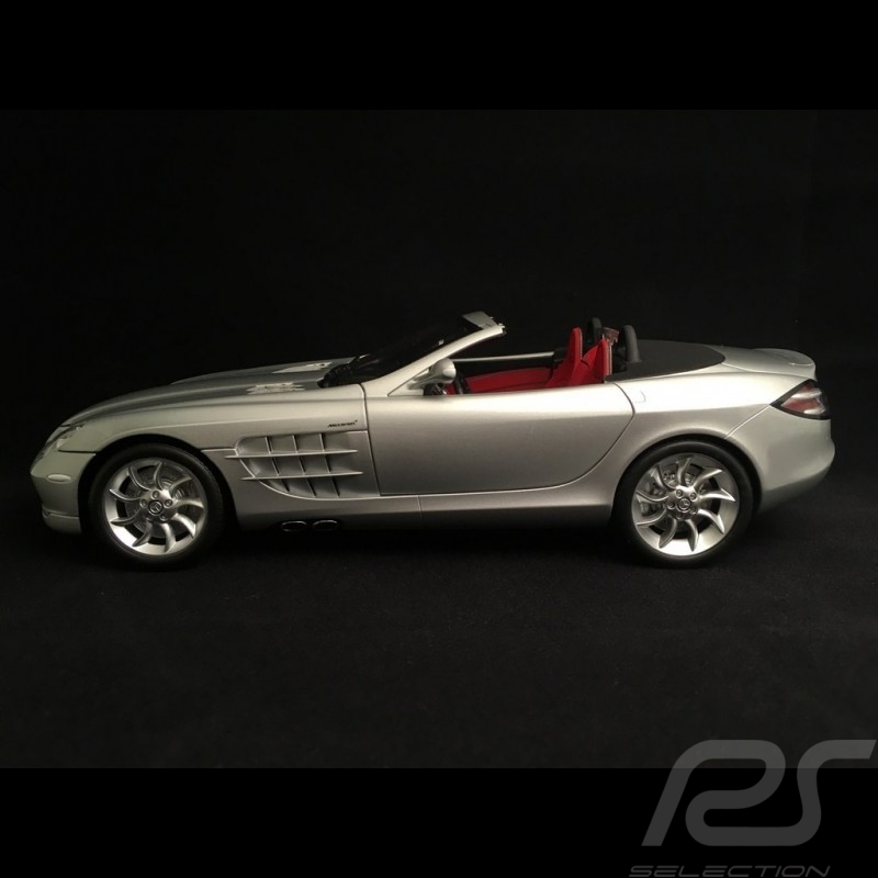 Mercedes Benz SLS AMG 2010 matt silbergrau 1/43 Minichamps 100039029