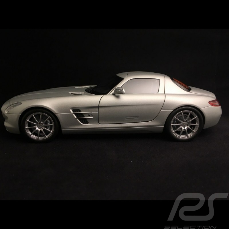 Mercedes Benz Mc Laren SLR Roadster 2007 metallic silbergrau 1/18 Minichamps 100037131