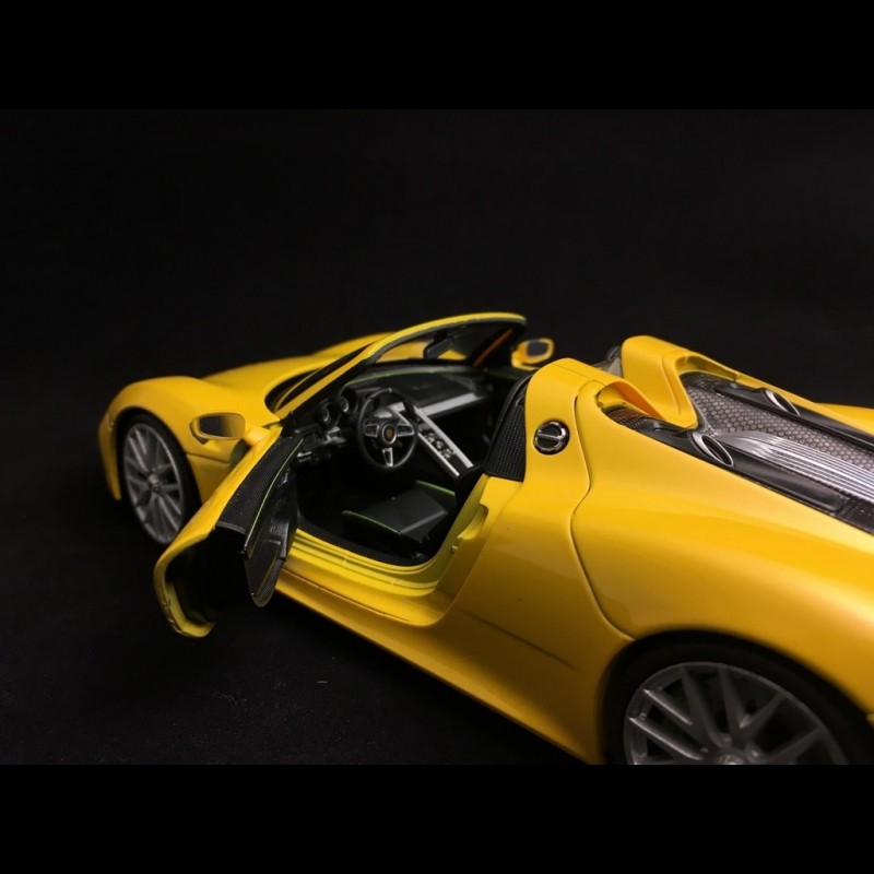 Welly Porsche 918 Spyder Modellauto – 1:34 Maßstab, Gelb, Mit öffnenden Türen, 11 Cm Lang