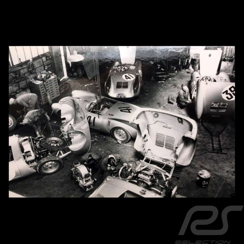 Postkarte Porsche 550 Garage Téloché Le Mans 1955 Schwarz-Weiß 10x15 cm