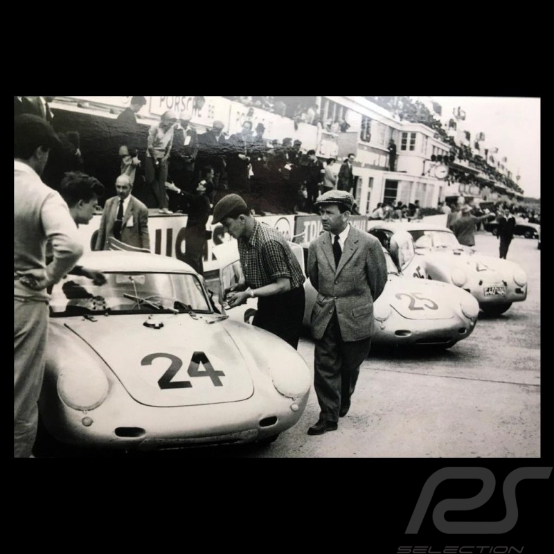 Postkarte Porsche 550 coupé Le Mans 1955 mit Ferry Porsche Schwarz-Weiß 10x15 cm