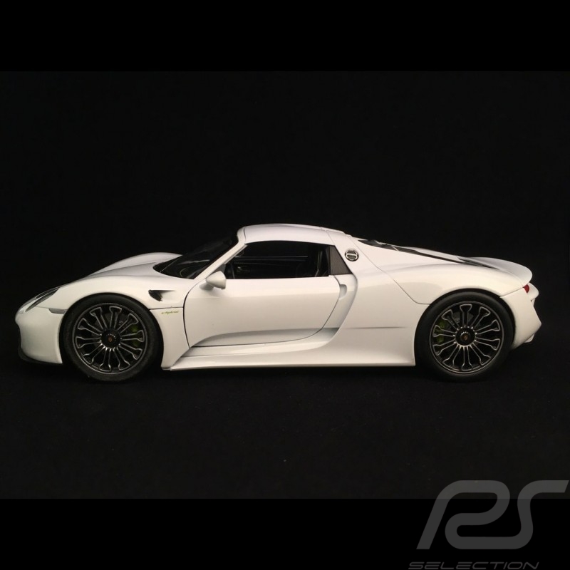 Porsche 918 Spyder 2016 weiß geschlossene Top Version 1/18 Welly 18051 WF