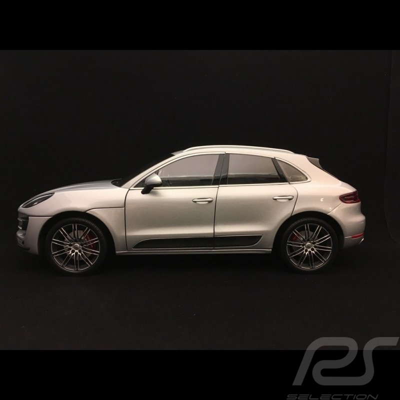 Porsche Macan Turbo silbergrau 2013 1/18 Minichamps 110062504