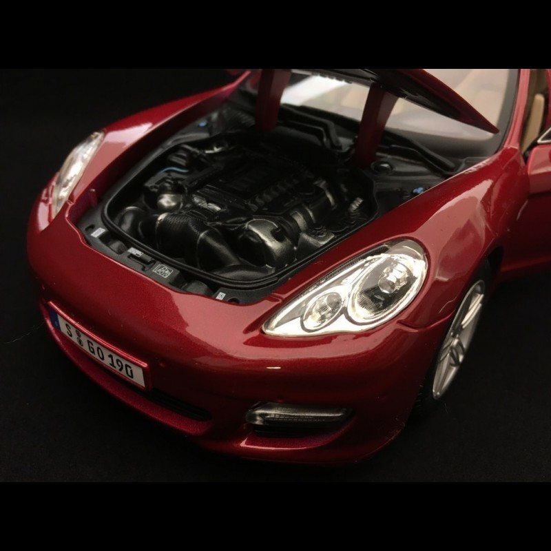 MINICHAMPS - Voiture de couleur gris métallisé - PORSCHE panamera turbo