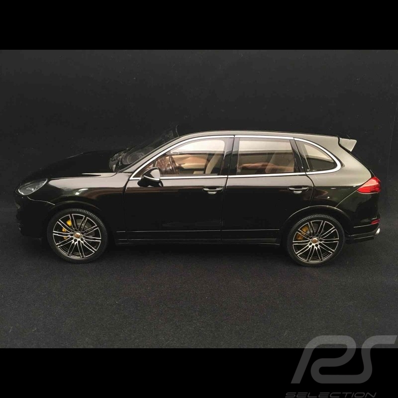 Porsche Cayenne Turbo S 2014 black 1/18 Minichamps 110064000