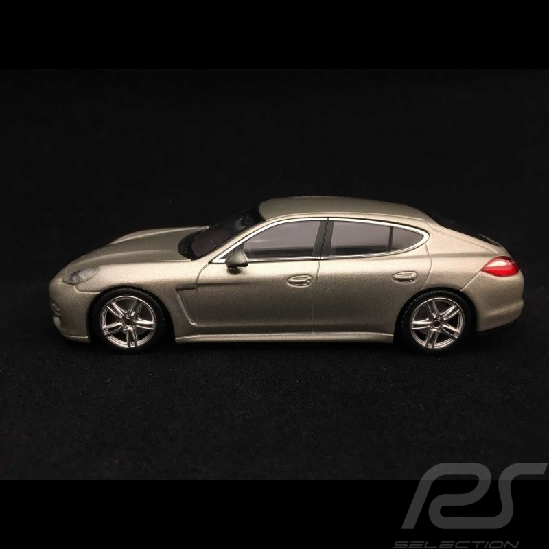 Porsche Panamera Turbo 2009 silbergrau 1/43 Minichamps WAP02000519