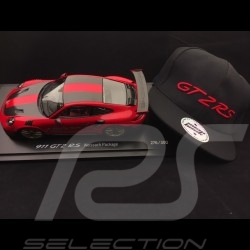Porsche 911 GT2 RS type 991 Weissach Package red / black 1/18 Spark WAX02100037