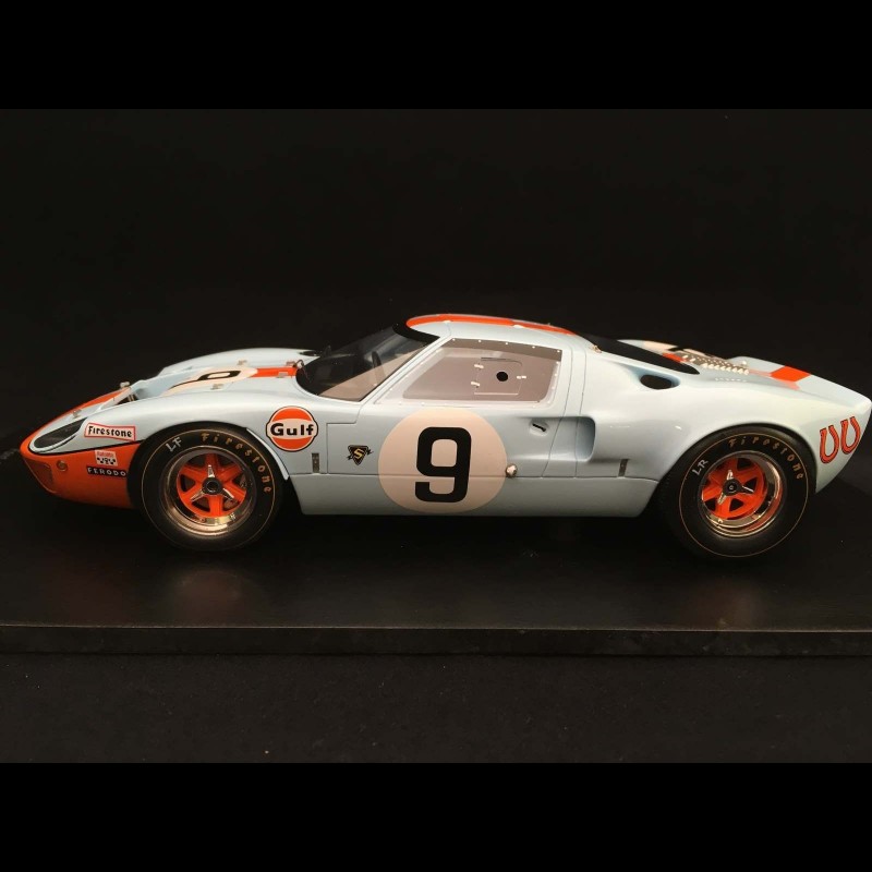 FORD GT40 N°9 VAINQUEUR 24H LE MANS 1968 P.RODRIGUEZ-L.BIANCHI SPARK 1/18
