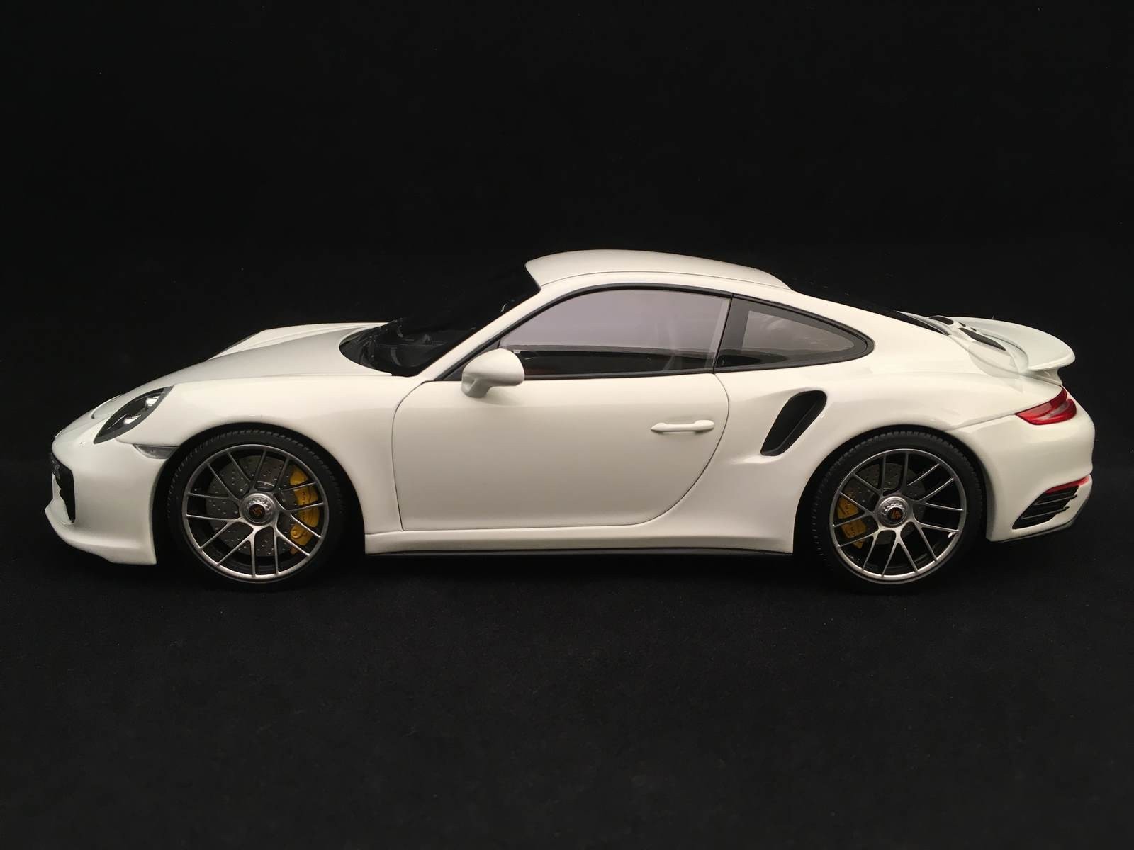 Porsche 911 Turbo S Type 991 Mark Ii 16 White 1 18 Minichamps Selection Rs