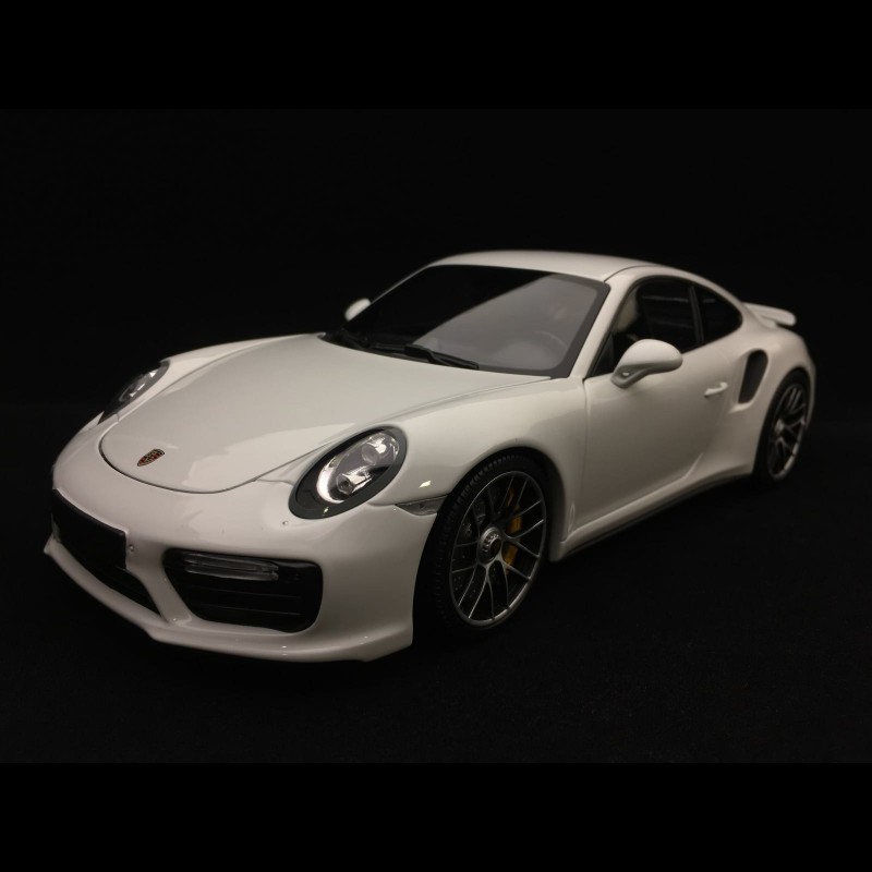 Porsche 911 Turbo S type 991 mark II 2016 white 1/18 Minichamps 113067123