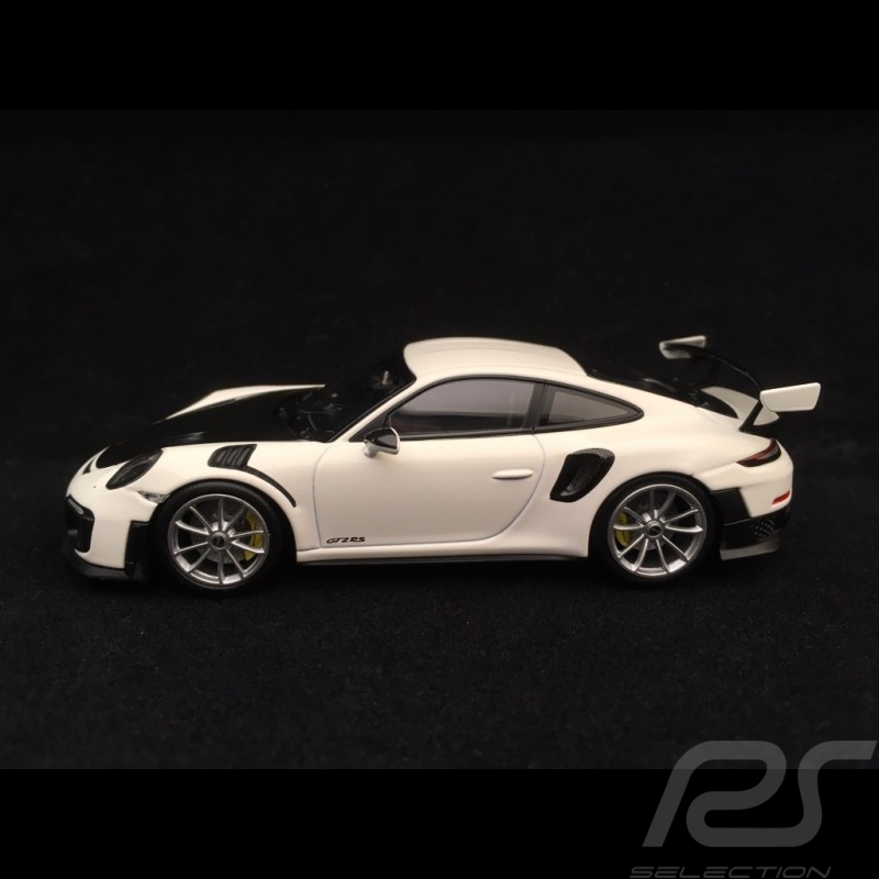 Porsche 911 GT2 RS type 991 mark II white / carbon 1/43 Minichamps CA04318004