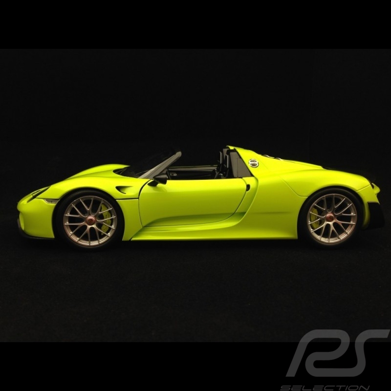 Porsche 918 Spyder Pack Weissach light green / carbon 1/18 Minichamps 113062444