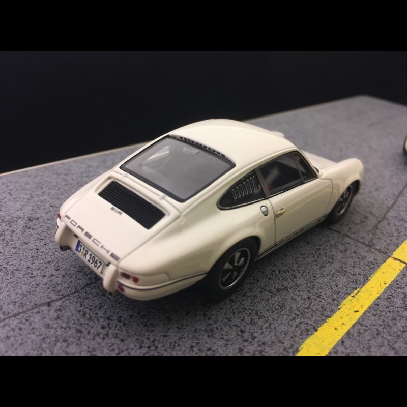 ミニカー 1/43 SPARKMODEL PORSCHE 911 R 1967 Amazon | spark model 1/43 Porsche 911R 1967年 Silver