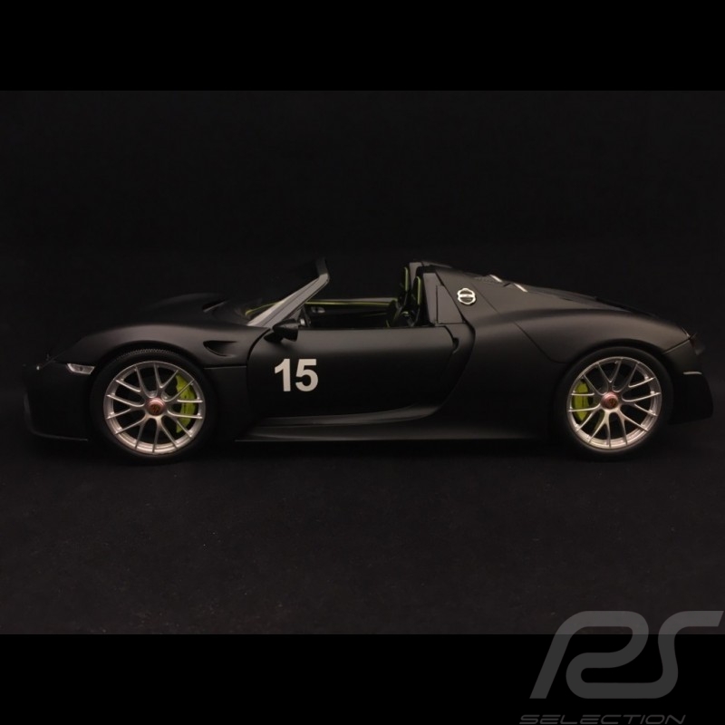 Porsche 918 Spyder Pack Weissach mattschwartz 1/18 Minichamps 110062444