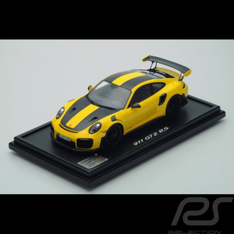 Porsche 911 GT2 RS typ 991 Nürburgring Rundenrekord 2017 gelb / schwarz 1/12 Spark WAX02206473