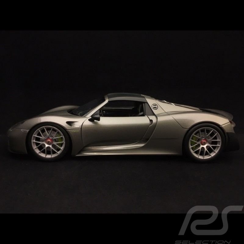 Porsche 918 Spyder 2016 gris métallisé version fermée toit noir 1/18 Welly 18051 WS