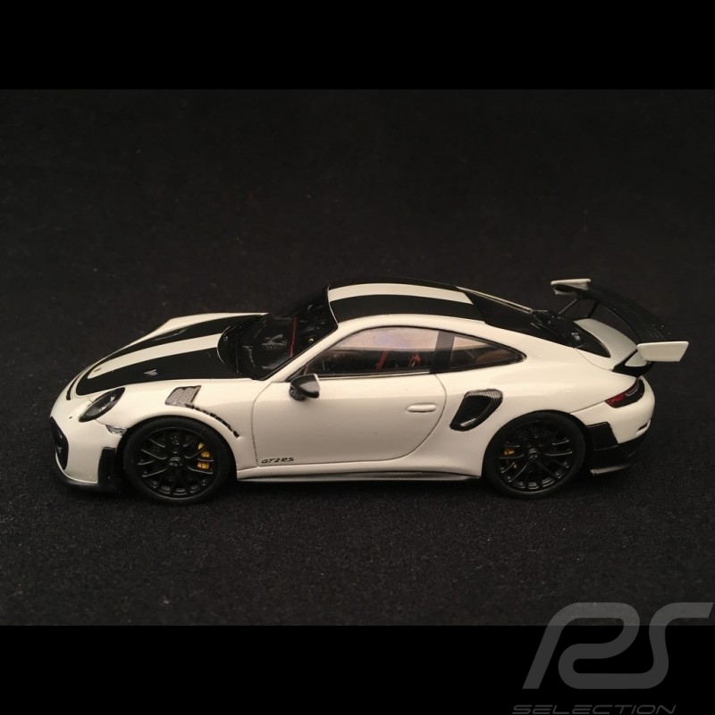 Porsche 911 GT2 RS type 991 Weissach Package gris craie / noir 1/43 Spark S7624