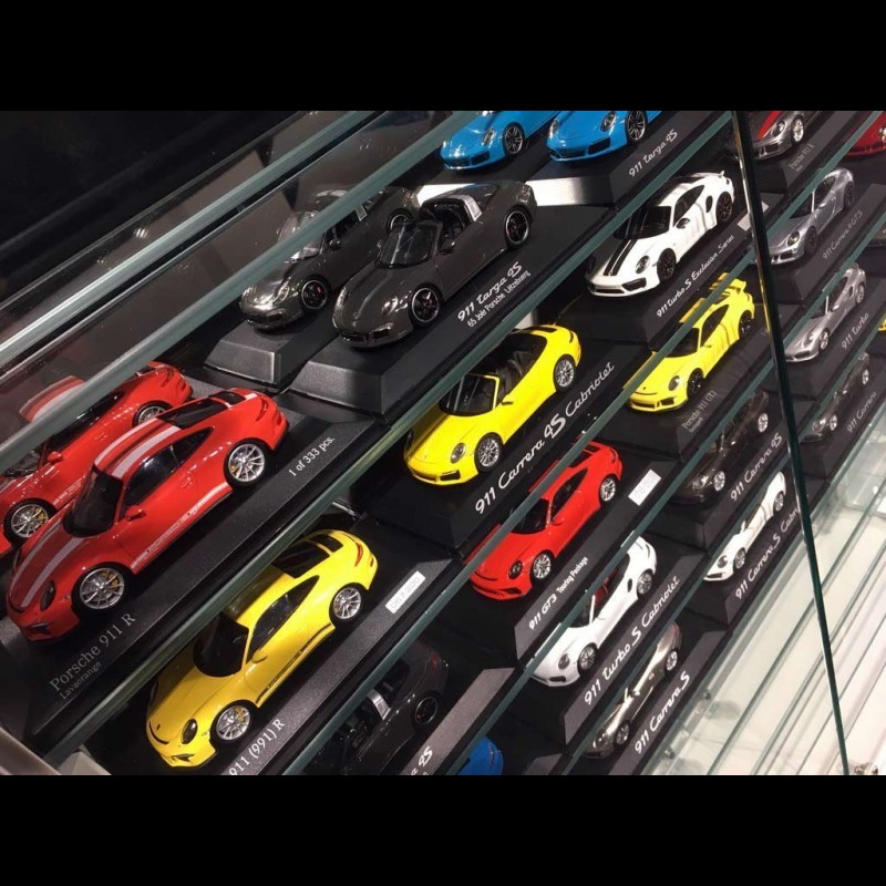 Vitrine murale spéciale modèles réduits jusqu'à 264 miniatures Porsche à  l'échelle 1/43 1/24 1/18