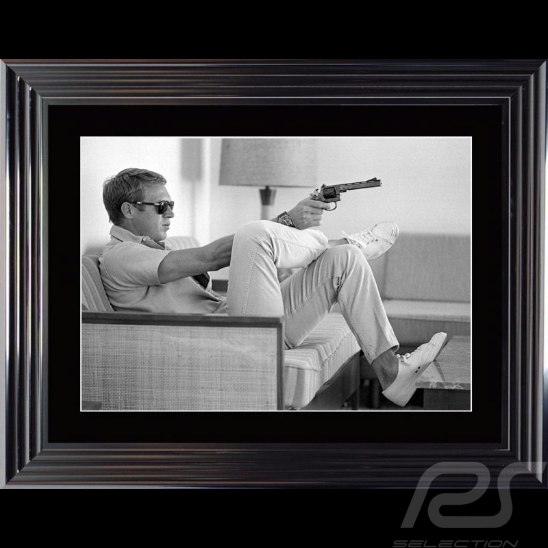 Steve McQueen Plakat Gun Sofa Palm Springs 1963 Luxus Rahmen 74 x 94