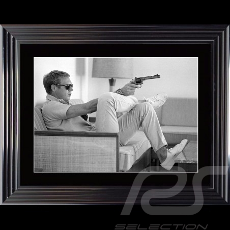 Poster Steve McQueen Gun Sofa Palm Springs 1963 Cadre luxe Luxury frame Luxus Rahmen 74 x 94