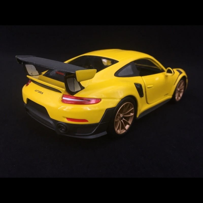 Porsche 911 type 991 GT2 RS phase II 2018 yellow / carbon 1/24 Maisto 31523