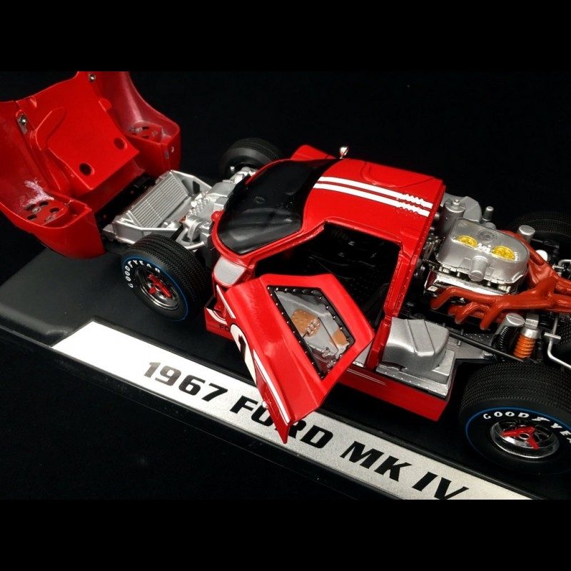 Miniature FORD GT 40 MK IV - WINNER LE MANS 1967 1/18