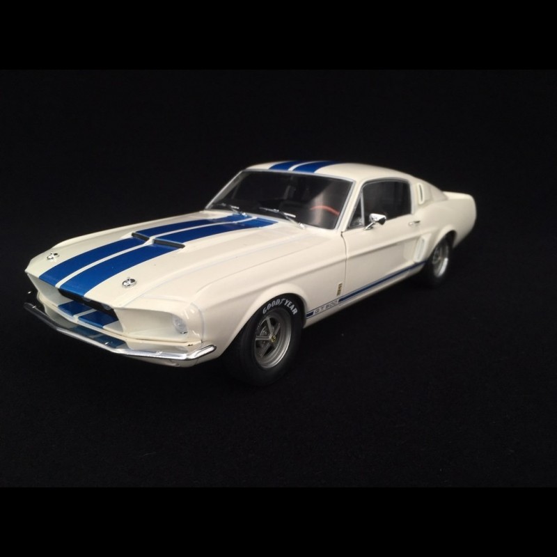 Ford mustang shelby GT500 1967 wimbledon white 1/18 Solido S1802901