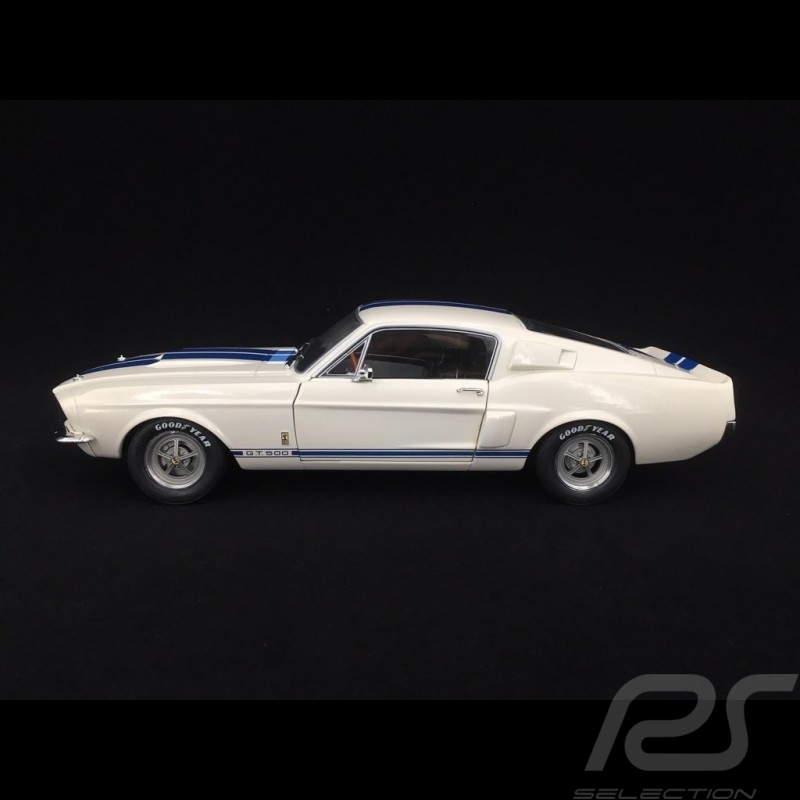 Ford mustang shelby GT500 1967 wimbledon white 1/18 Solido S1802901