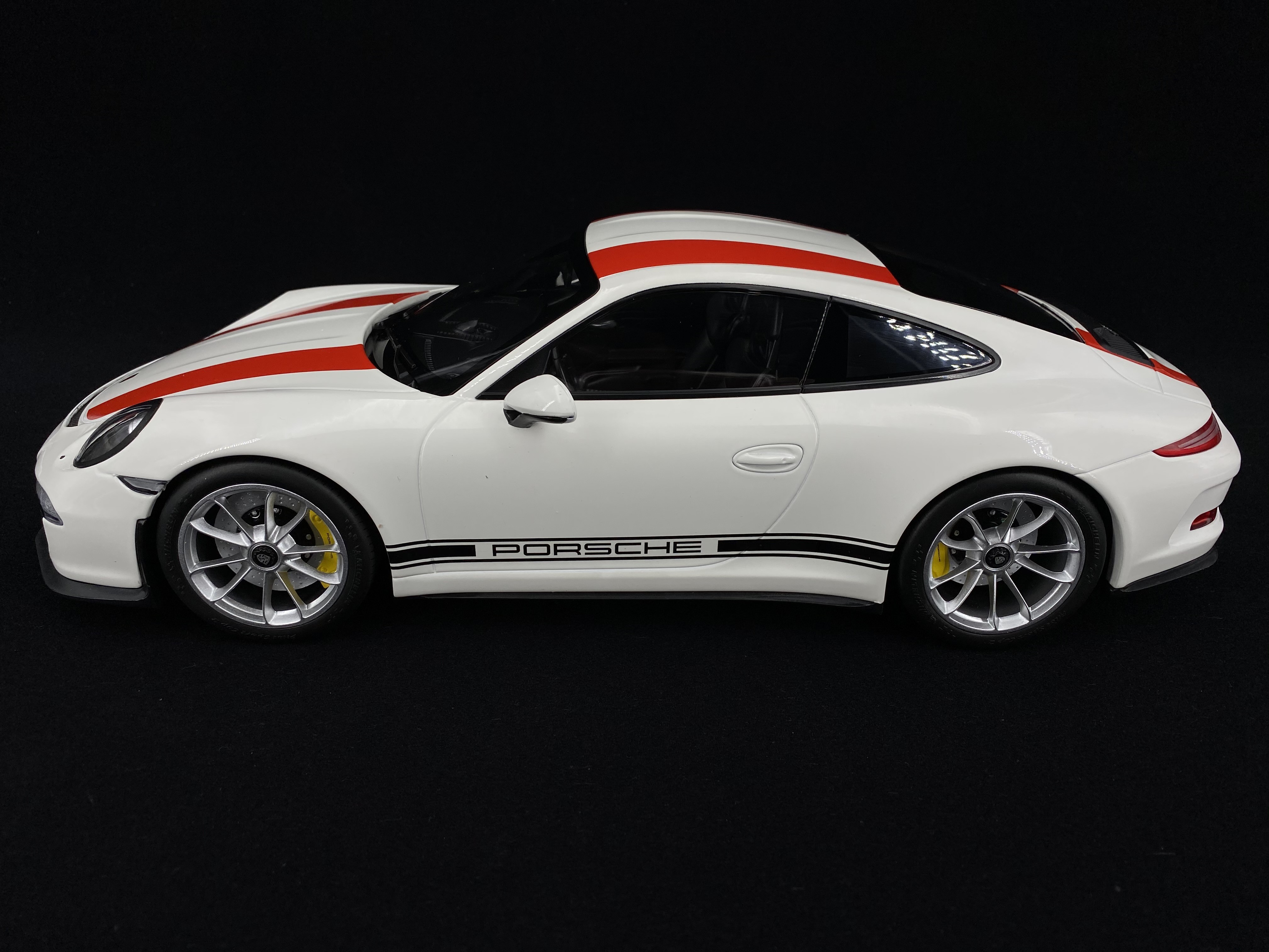 Porsche 911 R Typ 991 Weiss Rot 1 12 Minichamps Selection Rs