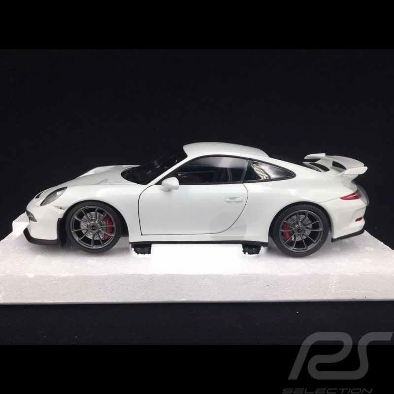Porsche 991 Turbo S 2013 weiß 1/18 Minichamps 113062321 Porsche 991 Turbo S 2013 weiß 1/18 Minichamps 113062321