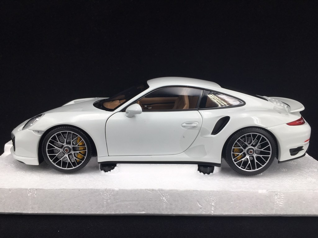 Porsche 911 Type 991 Turbo S 13 White 1 18 Minichamps Selection Rs